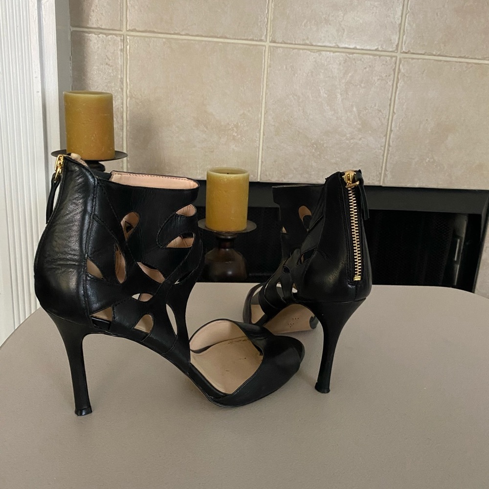 Black Leather Sandals in excellent used condition. Size 12M